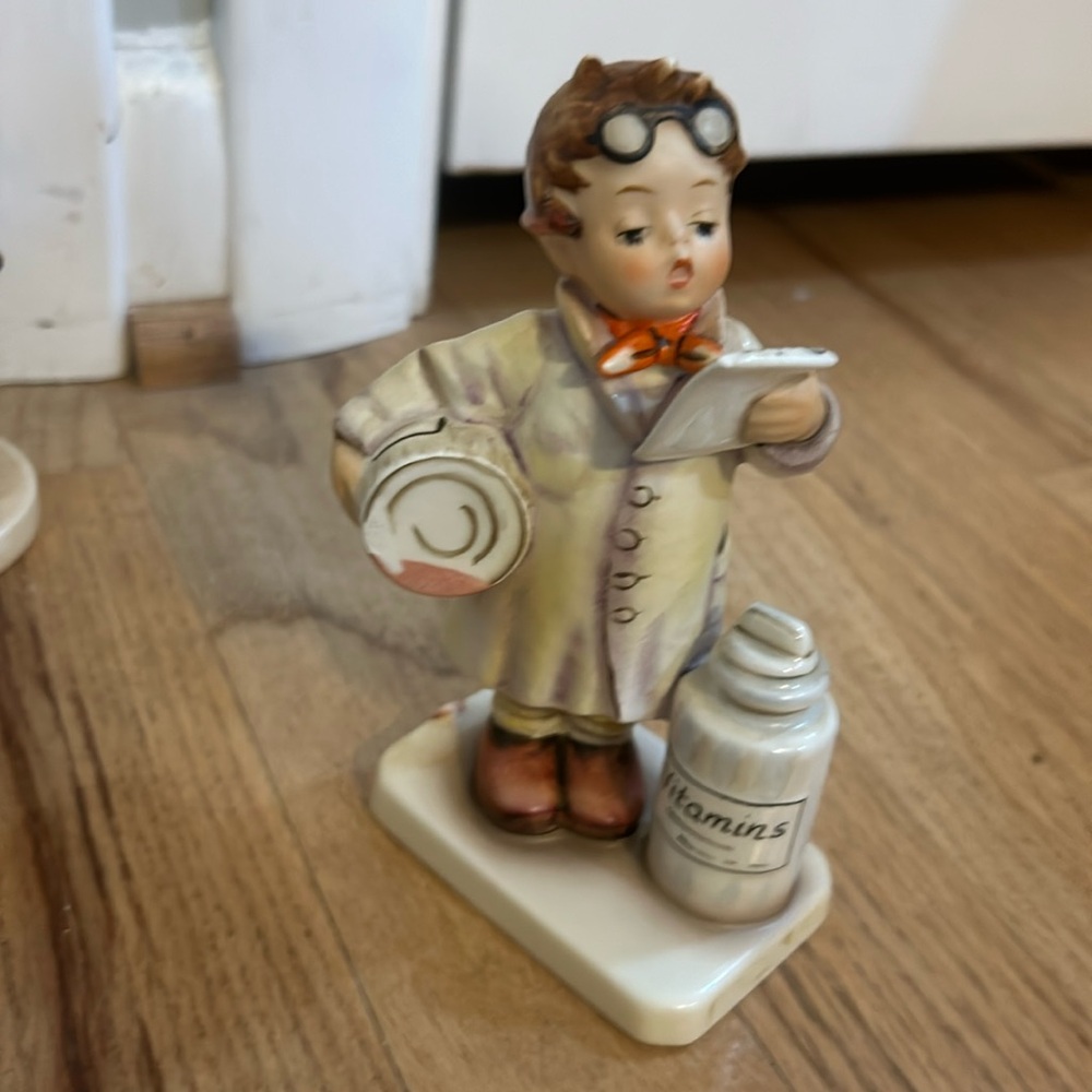 Little Pharmacist Hummel 1955